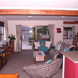 Bed & Breakfast Annie's At 7c, Renwick